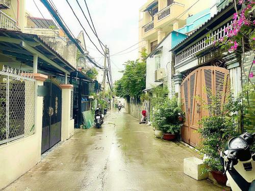 Nhà bán Phú Nhuận 55m², trệt 2 lầu, sân thượng, SÁT MẶT TIỀN.  Giá 9.5 tỷ.